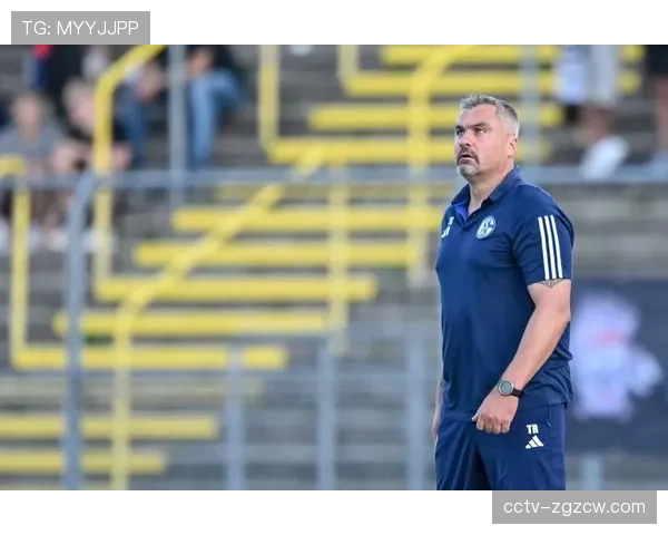 官方:沙尔克04主帅与俱乐部续约至2028年,将继续带队征战德乙 官方:沙尔克04主帅与俱乐部续约至2028年,将继续带队征战德乙